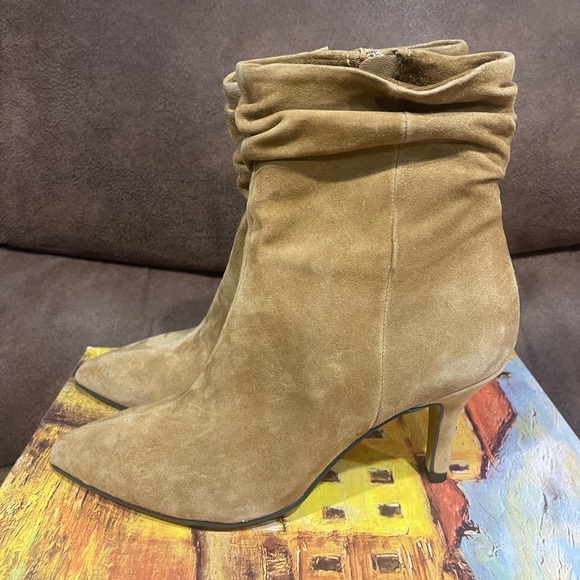 New Bella Vita tan suede pointy toe boots gorgeous 7 $129 - Picture 4 of 7